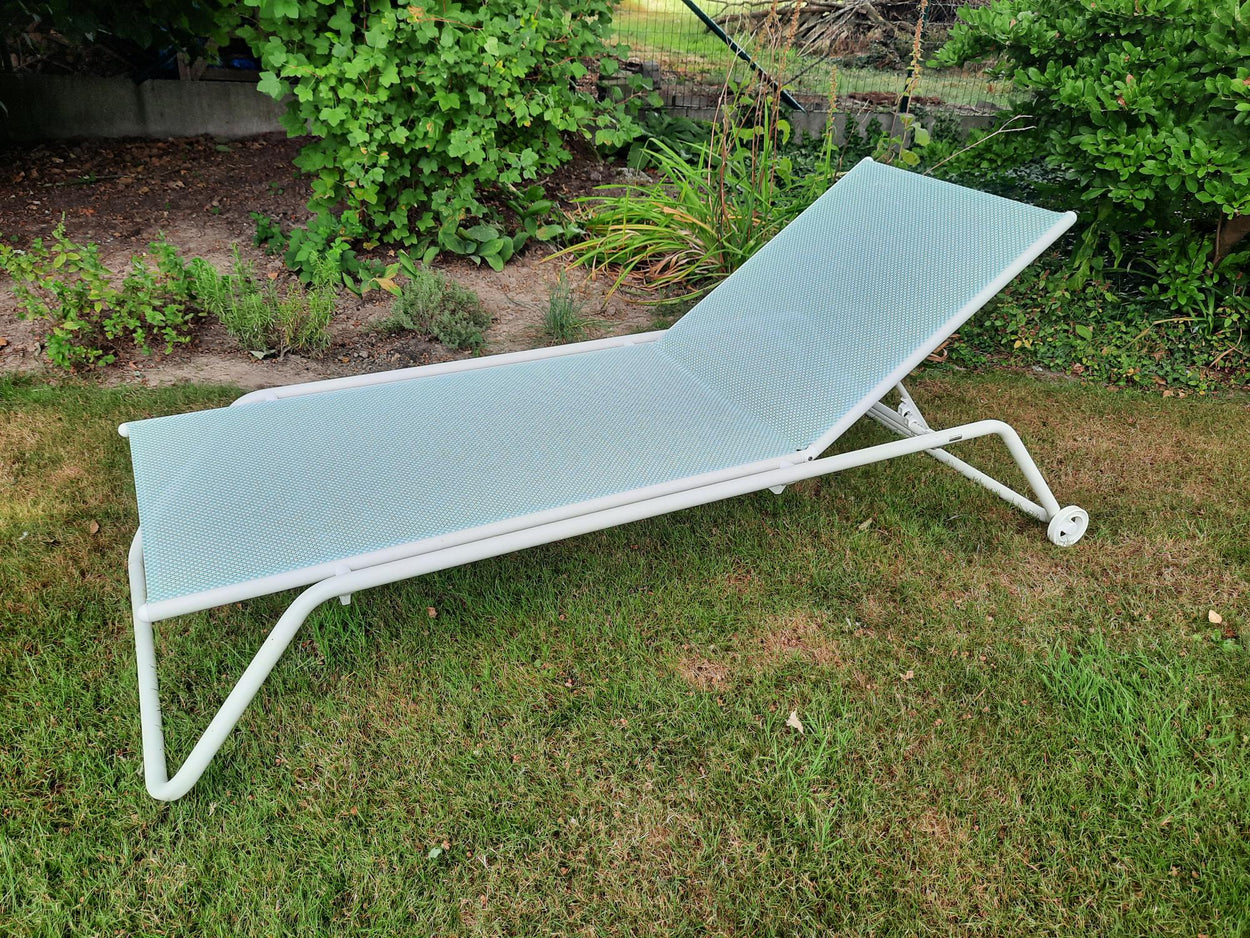 Snooze Stackable Sunbed