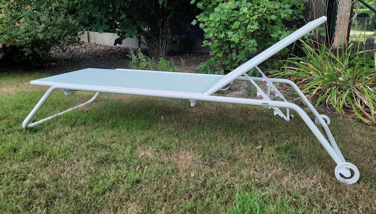 Snooze Stackable Sunbed