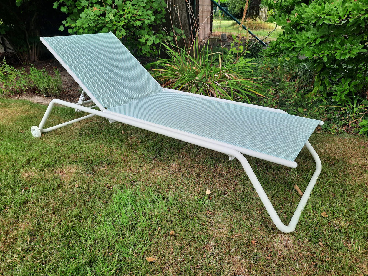 Snooze Stackable Sunbed