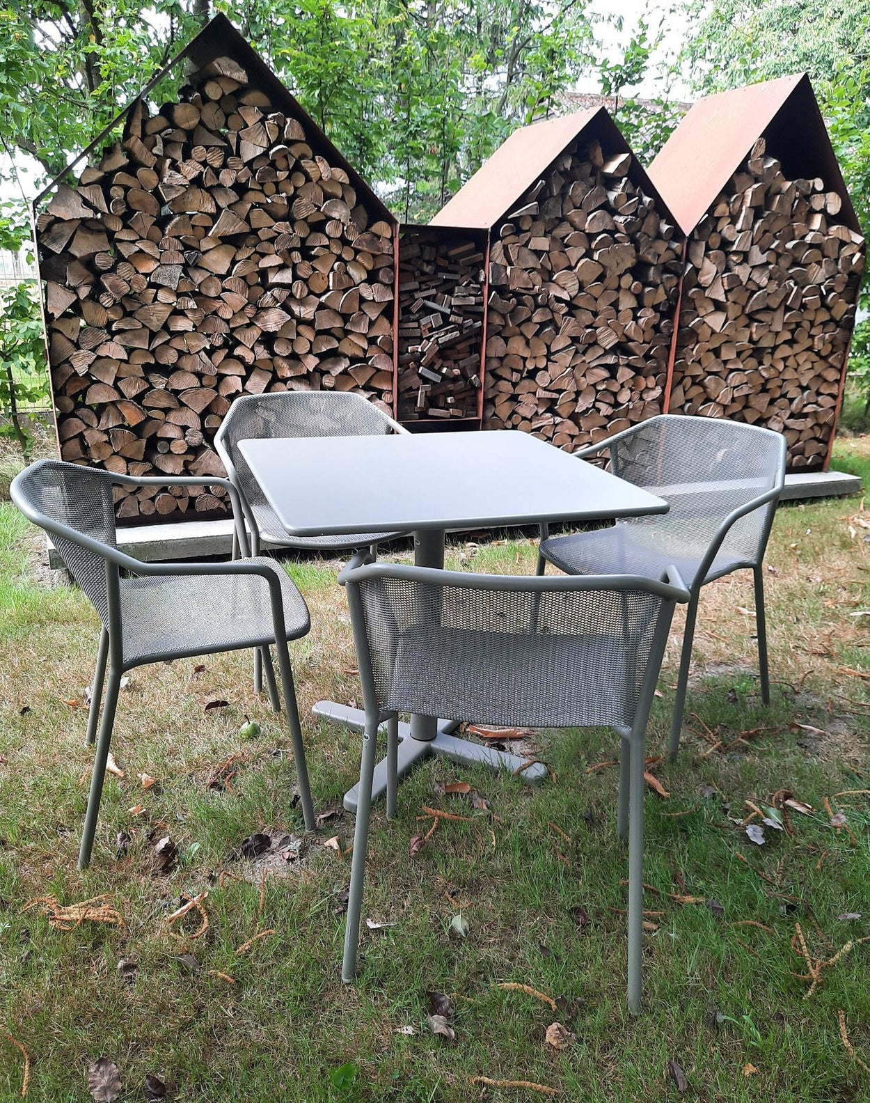 Set Darwin tafel 80x80 en Darwin armchair x4