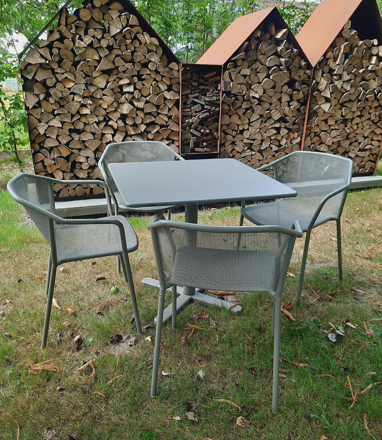 Set Darwin tafel 80x80 en Darwin armchair x4