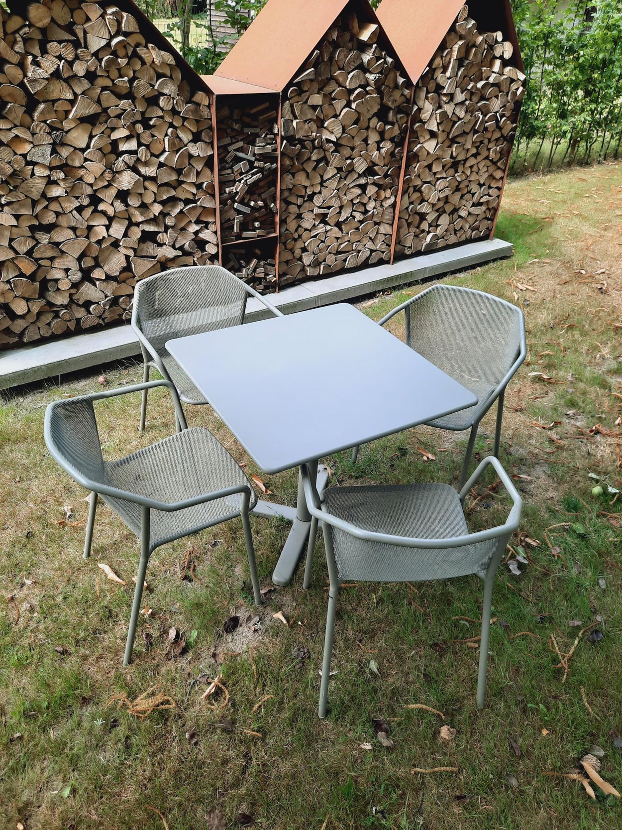 Set Darwin tafel 80x80 en Darwin armchair x4
