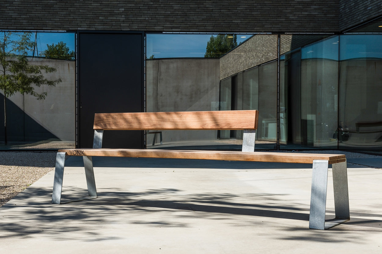 Pond bench vonk
