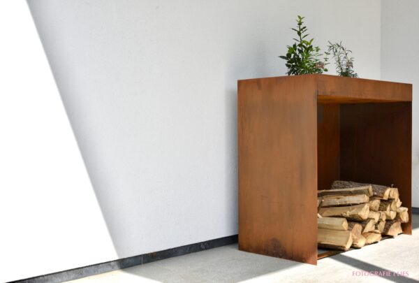 Houtstapelaar cortenstaal, met kruidentuin