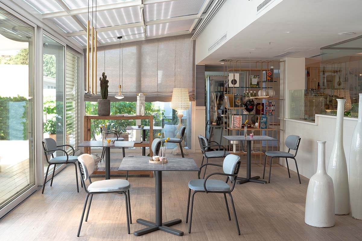 Mom armchair / 2 stuks