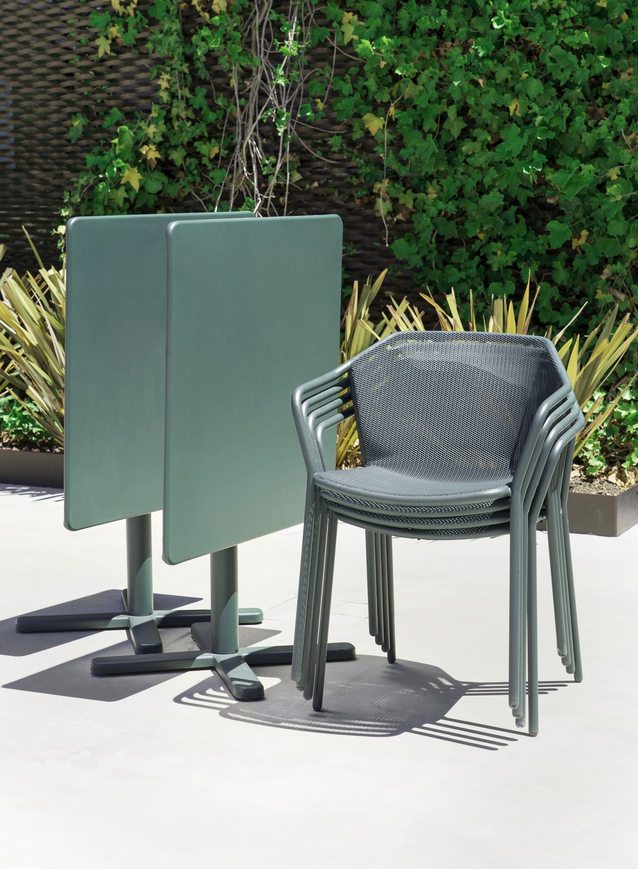 Set Darwin tafel 80x80 en Darwin armchair x4