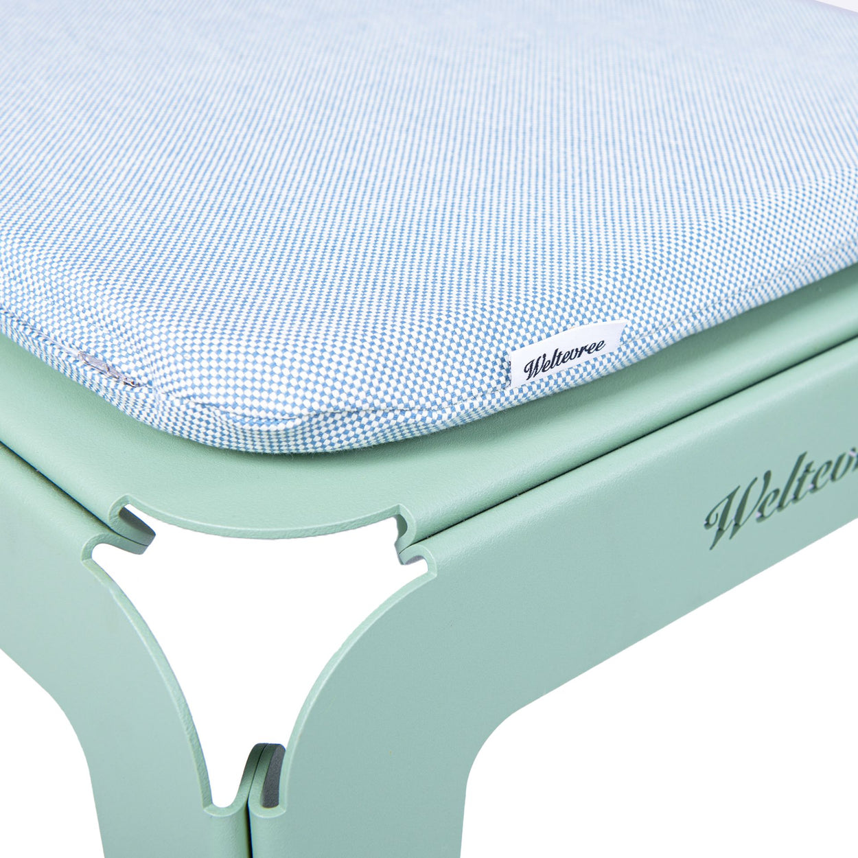 Bended Lounger Pale green + kussen